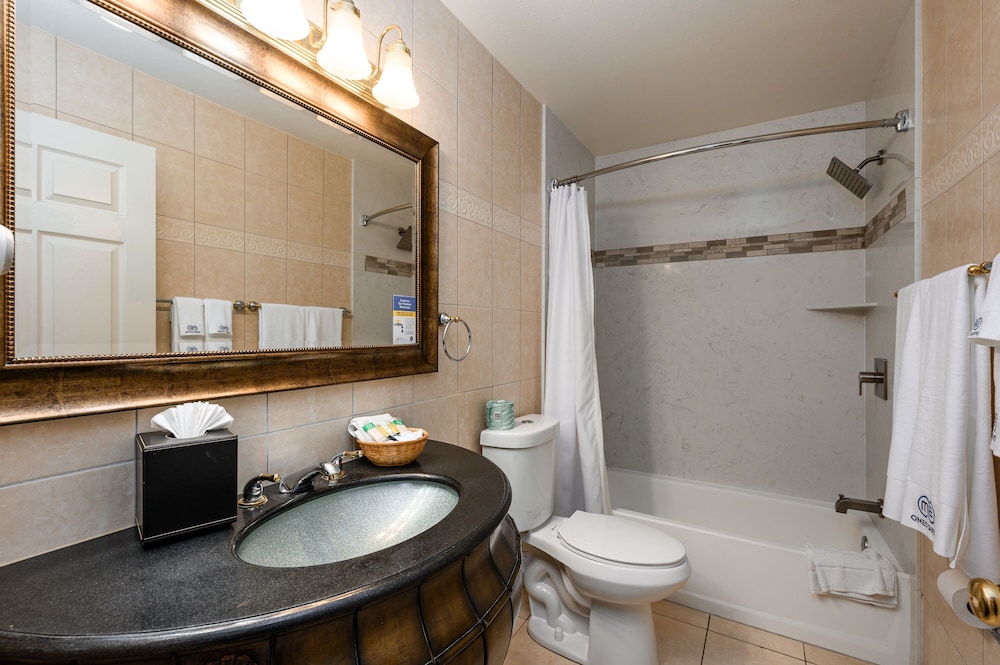 Honeymoon Suite, 1 King Bed, Ocean View photo 2