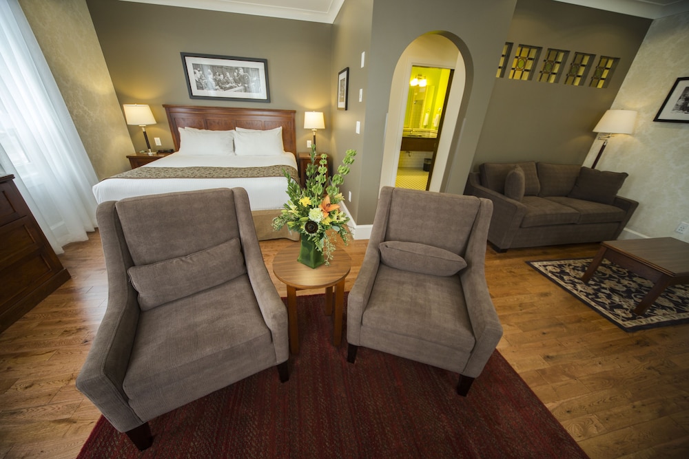 Deluxe Room, 1 King Bed with Sofa bed (Barristers Suite)