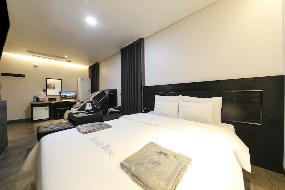 Twin Room - Photo 2