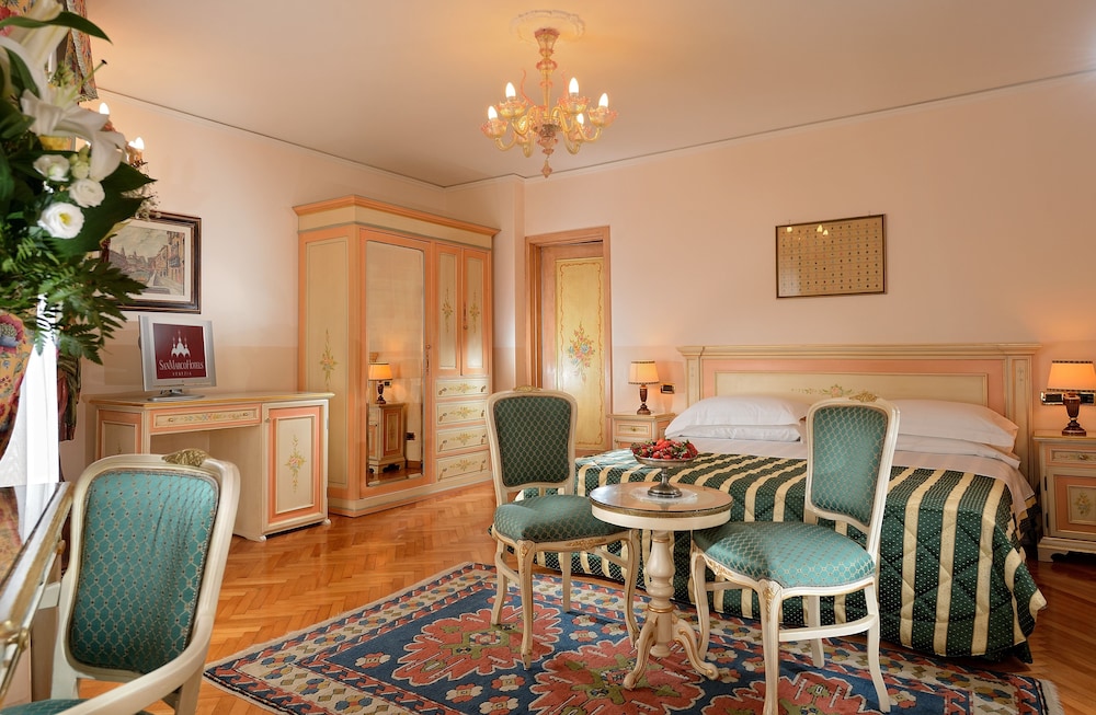 Superior Double or Twin Room, Canal View - Photo 1