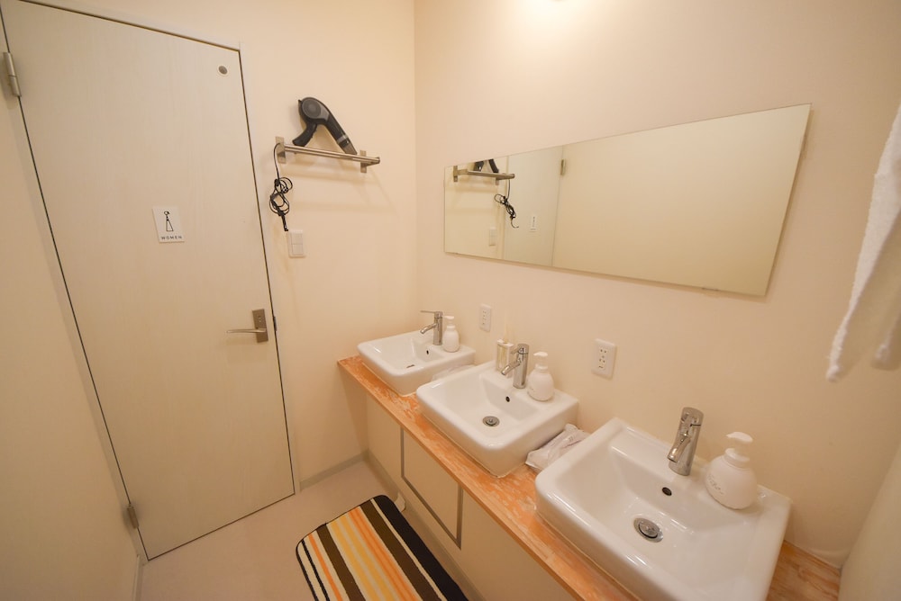 Basic Twin Room, 2 Twin Beds, Non Smoking, Ground Floor - Photo 4