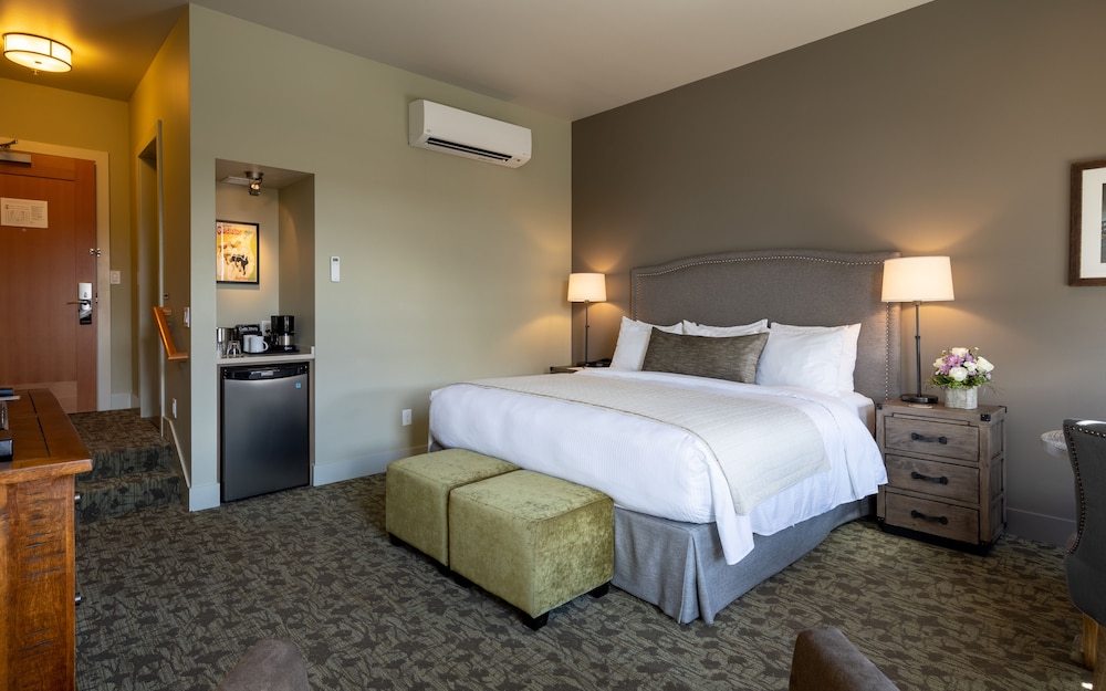 Deluxe Room, Multiple Beds, Refrigerator, City View photo 1