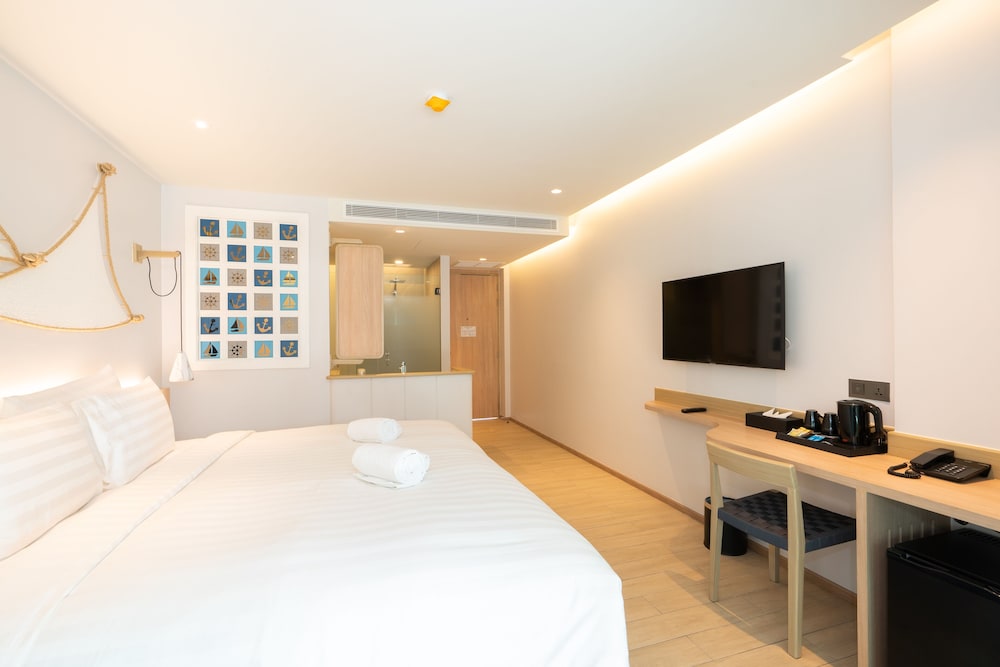 Deluxe Double Room, Pool Access with Pool View - Photo 14