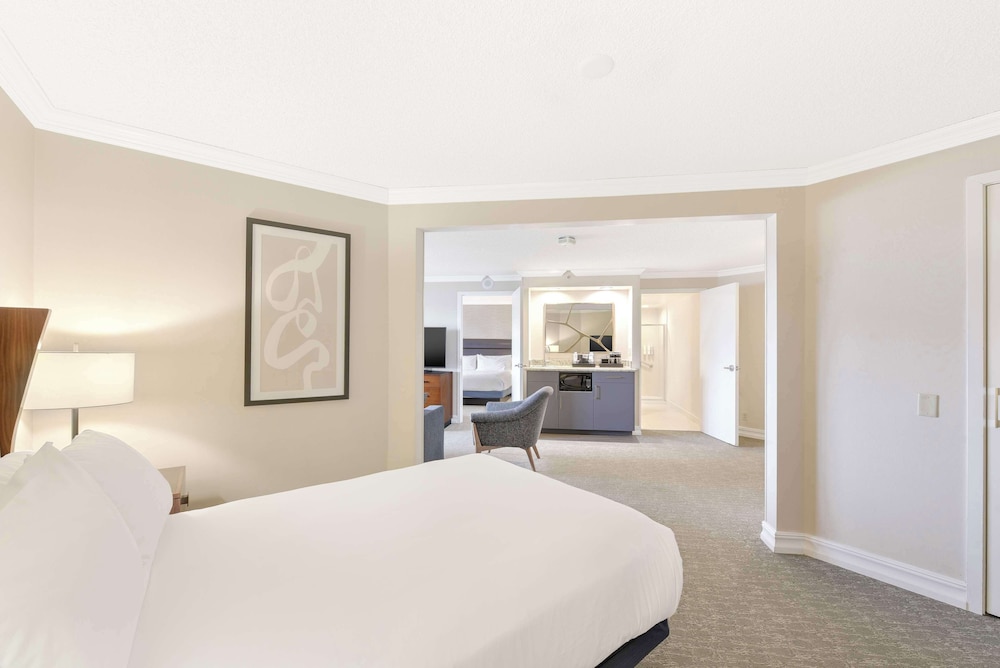 Family Suite - 1 King, 1 Double, 1 Queen Sofabed Accessible photo 3