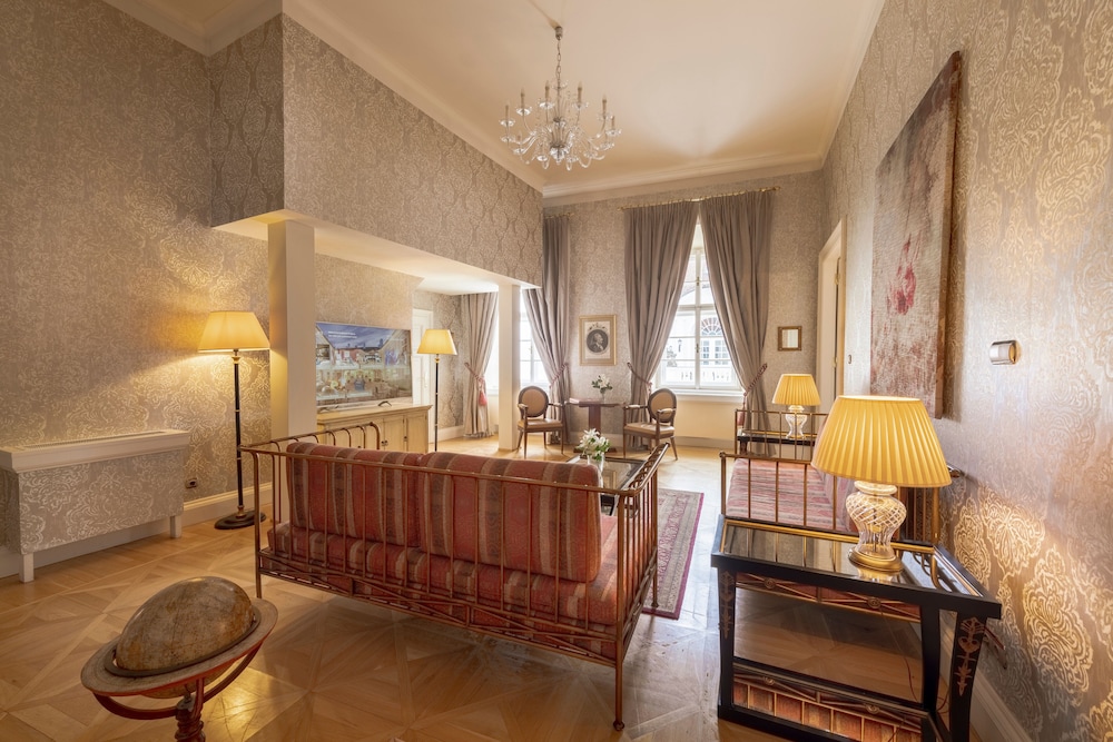 Family Suite, 2 Bedrooms, Courtyard View, photo 6