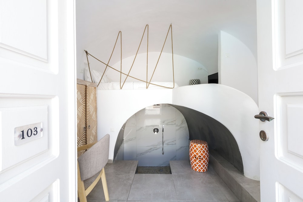Cave House Suite photo 2