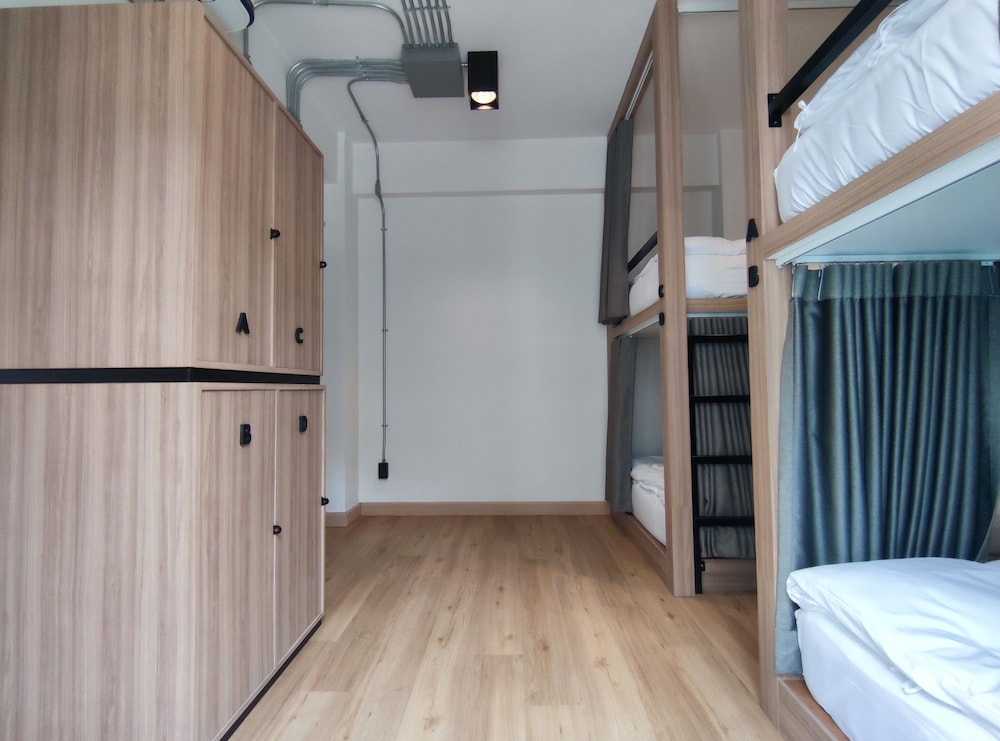 4-Bed Mixed Dormitory photo 3