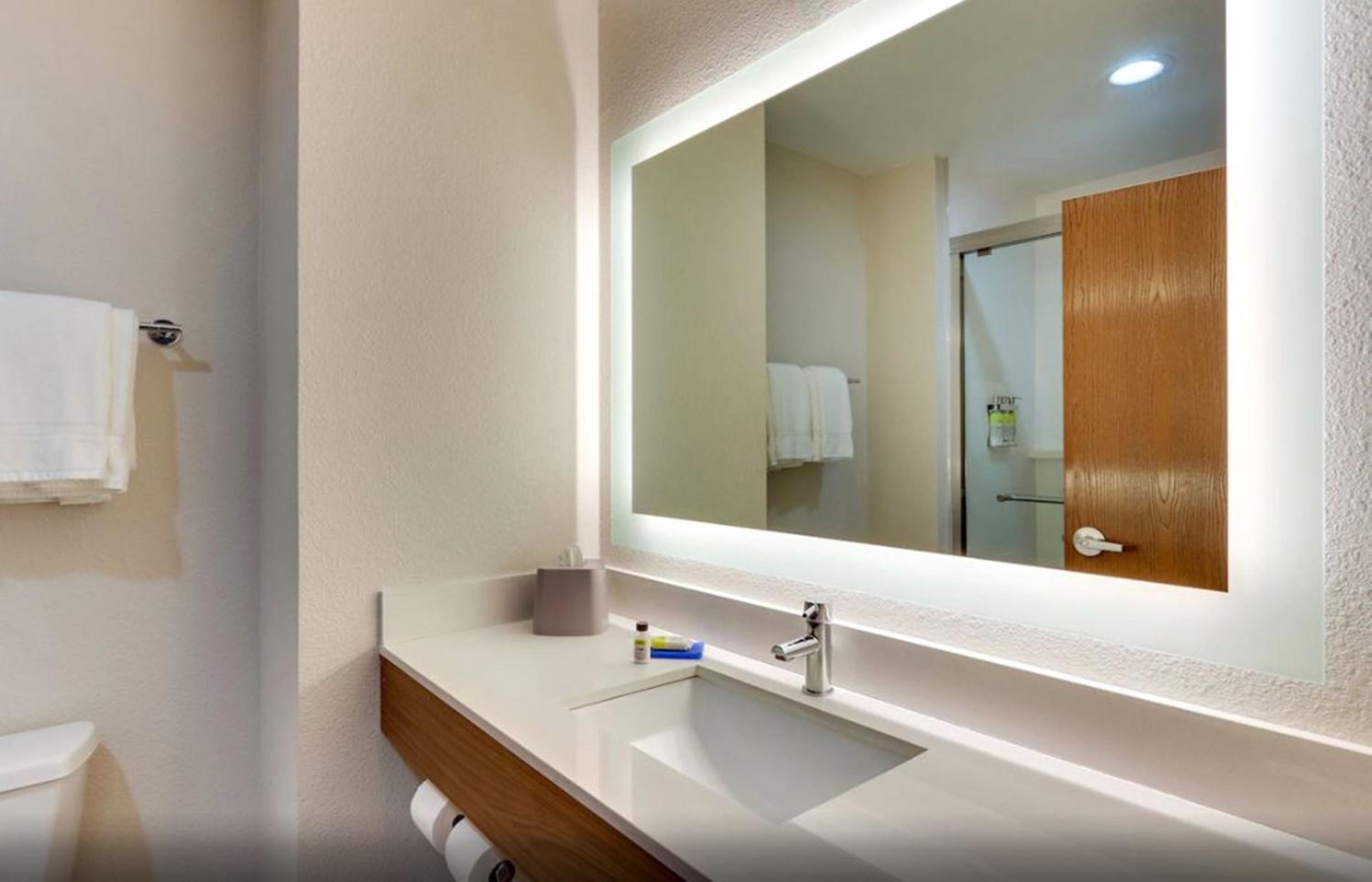Two Single Beds Suite - Photo 3