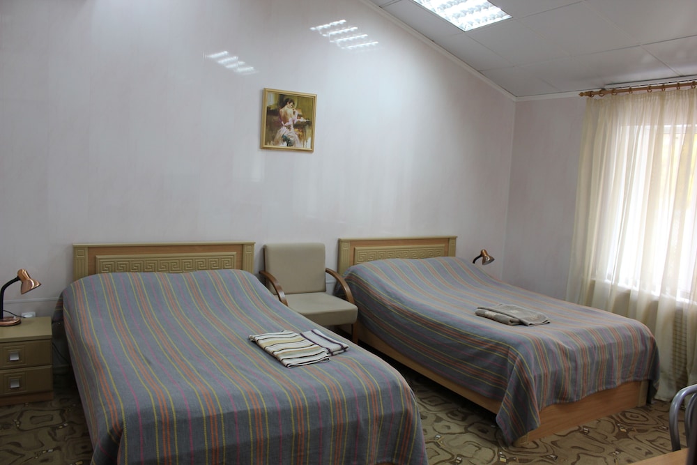 Economy Twin Room, 1 Bedroom, Shared Bathroom photo 3