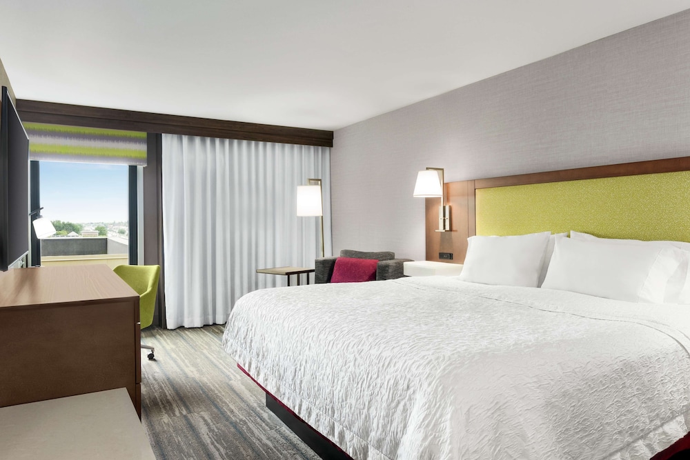 Standard Room, 1 King Bed photo 3