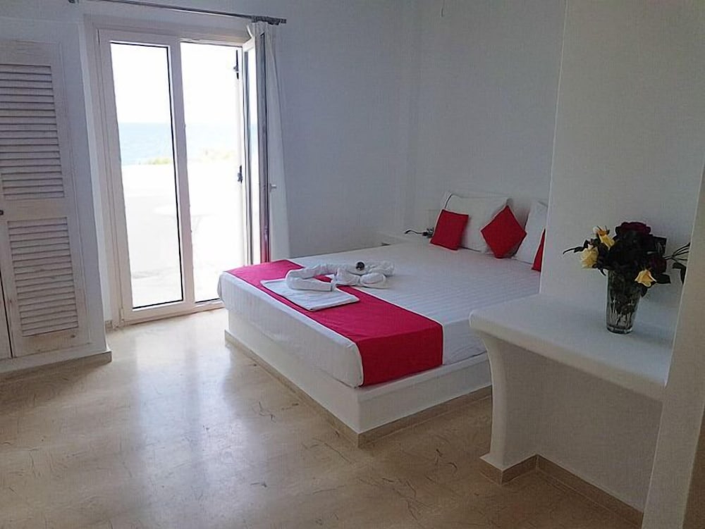 Studio, Sea View