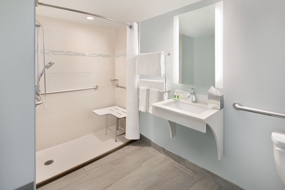 Standard Room, Multiple Beds, Roll-in Shower (Mobility Roll-In Shower) - Photo 1