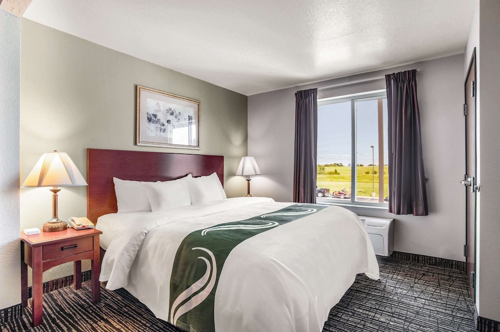 Standard Room, 1 King Bed, Non Smoking (Shower) - Photo 2