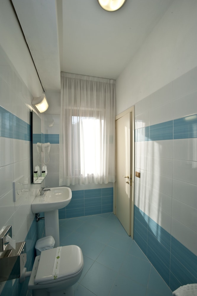 Deluxe Twin Room, 2 Twin Beds, Non Smoking, Garden View photo 2