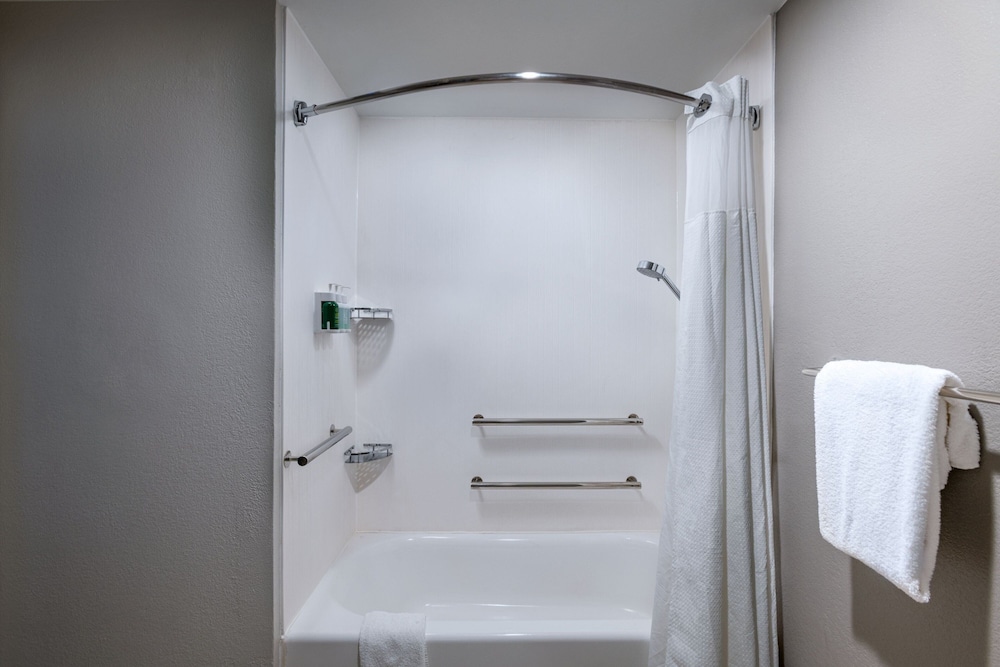 Deluxe Room, 2 Queen Beds, Courtyard View - Photo 3