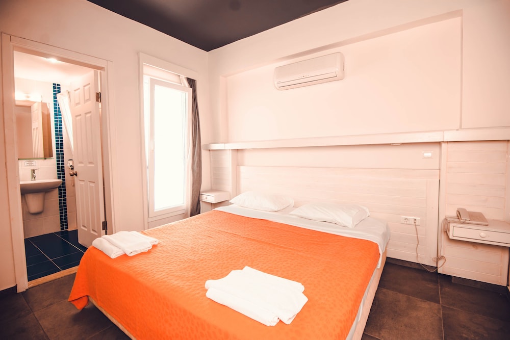 Family Apartment, 2 Bedrooms, 2 Bathrooms, Garden Area photo 1