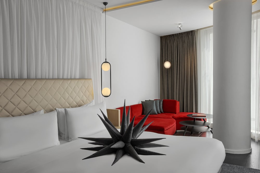 Studio Suite, 1 King Bed (Corner)