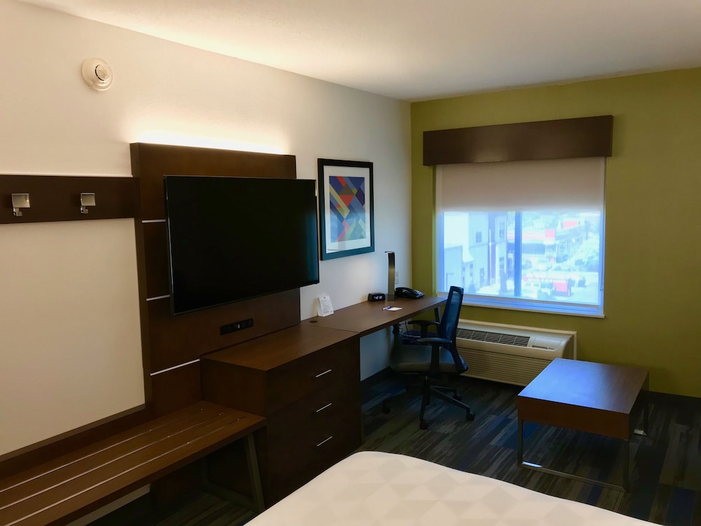 Standard Room, 1 King Bed with Sofa bed - Photo 3