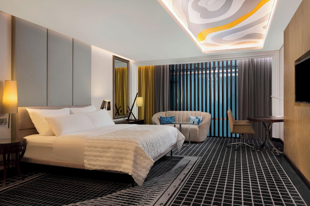 Club Room, 1 King Bed photo 3