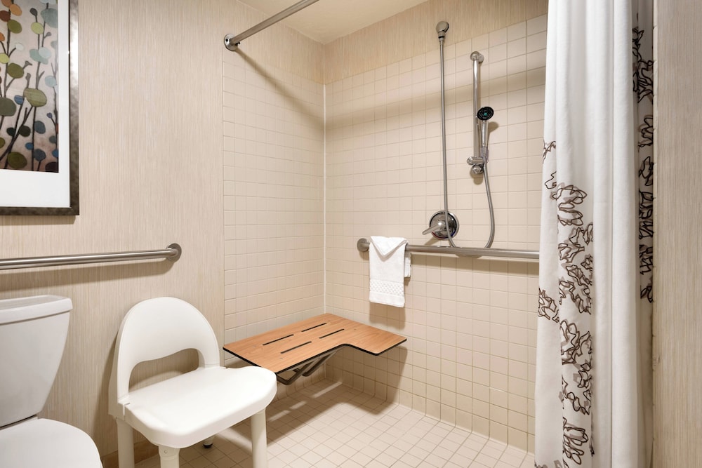 Suite, 1 Bedroom - Photo 14
