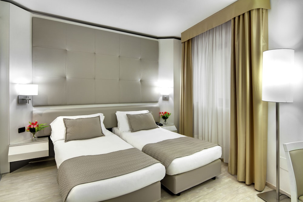 Standard Double or Twin Room - Photo 2