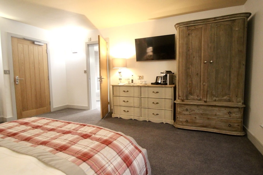 Deluxe Suite, Ensuite photo 3