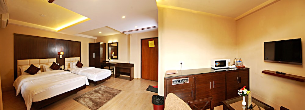 Deluxe Double or Twin Room - Photo 7