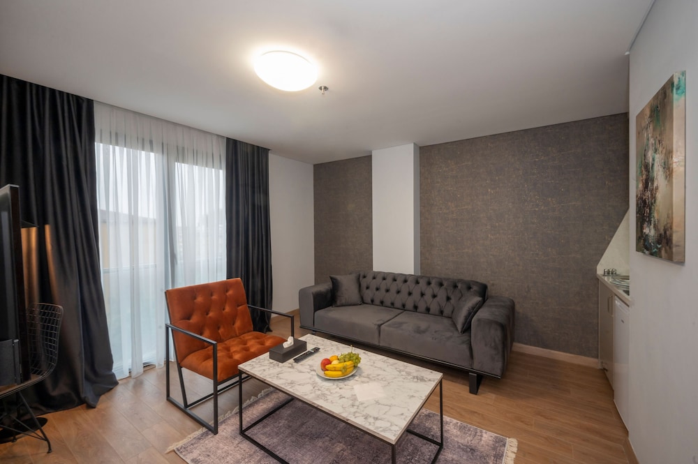 Standard Suite, 1 King Bed with Sofa bed photo 2
