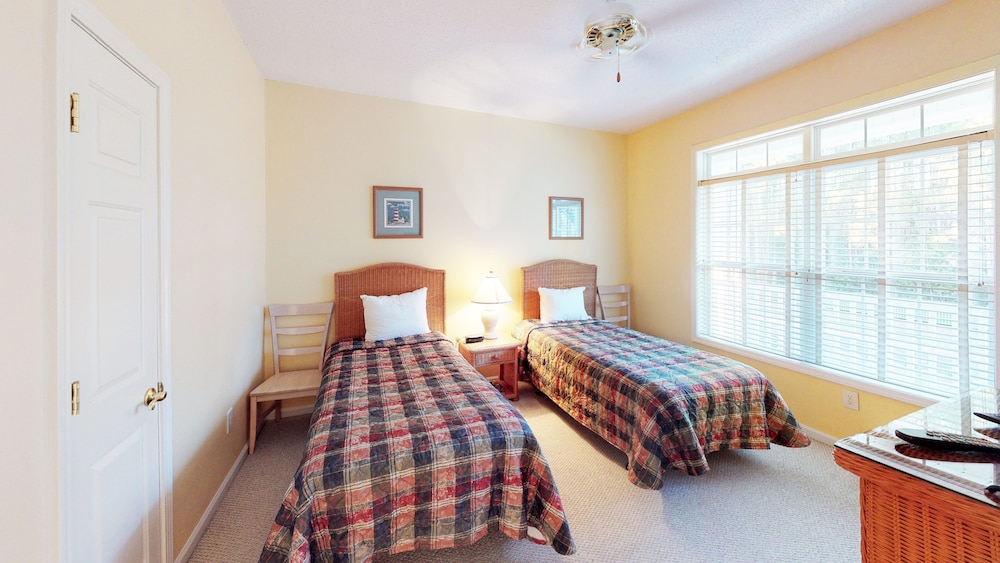 Condo, 2 Bedrooms photo 3