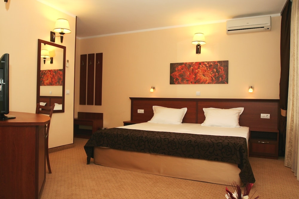 Deluxe Double Room, Balcony - Photo 5