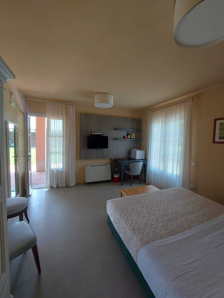 Business Room photo 3
