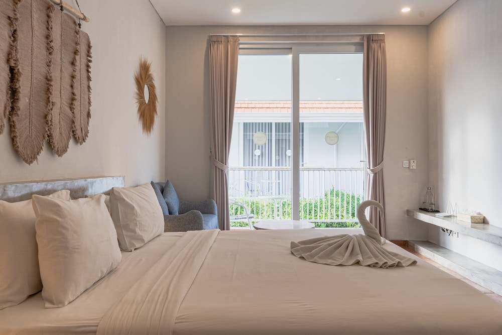 Master Bedroom - Photo 3