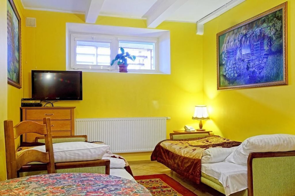Classic Double Room, 2 Twin Beds, Refrigerator - Photo 1