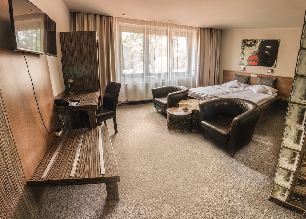 Standard Double Room, 1 Queen Bed