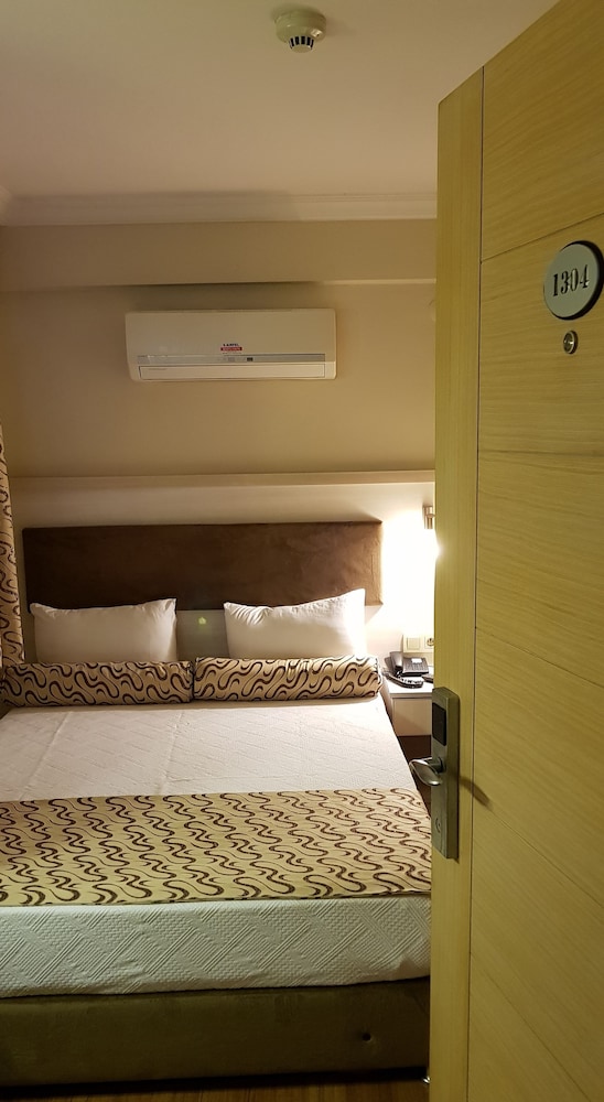 Economy Double Room Single Use, 1 Double Bed, Smoking