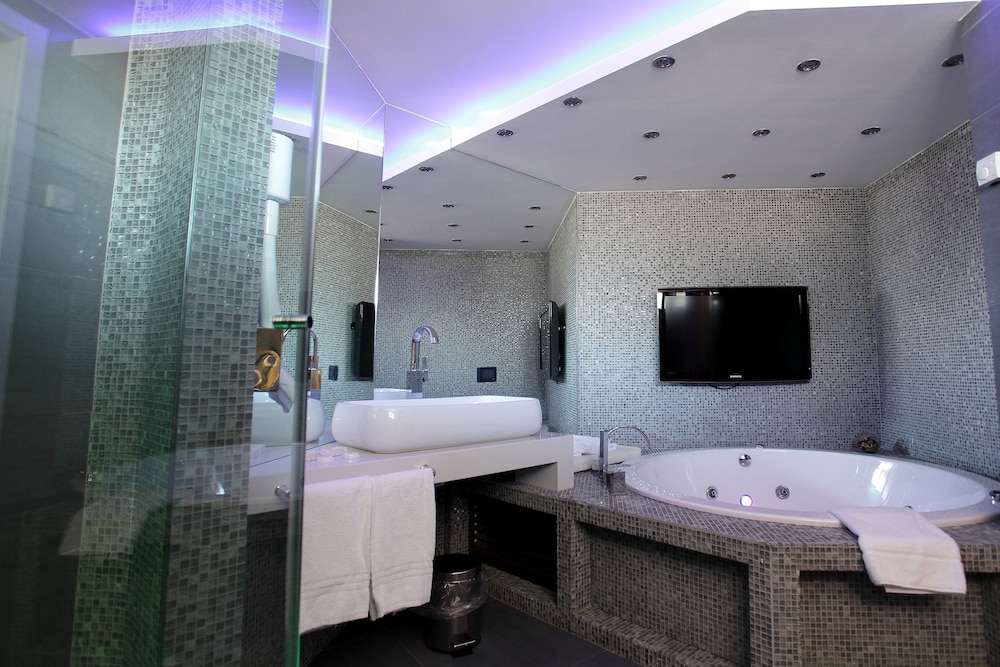 Suite - Photo 4
