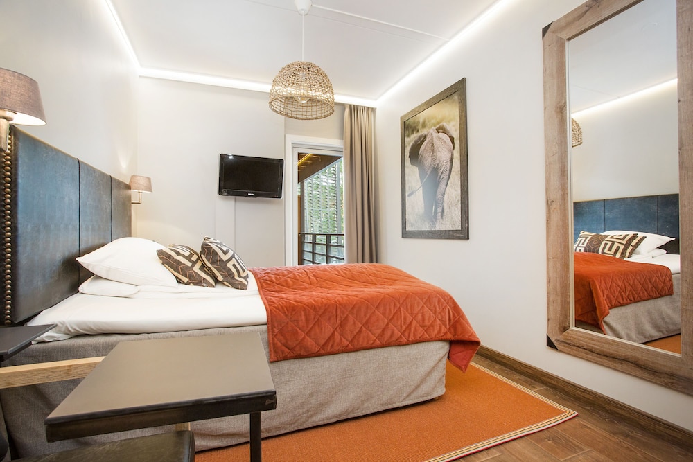 Double Room, 1 Queen Bed with Sofa bed, Balcony photo 1