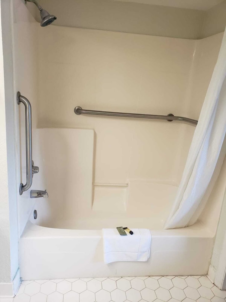 Single Room, Accessible Bathtub, Smoking photo 2