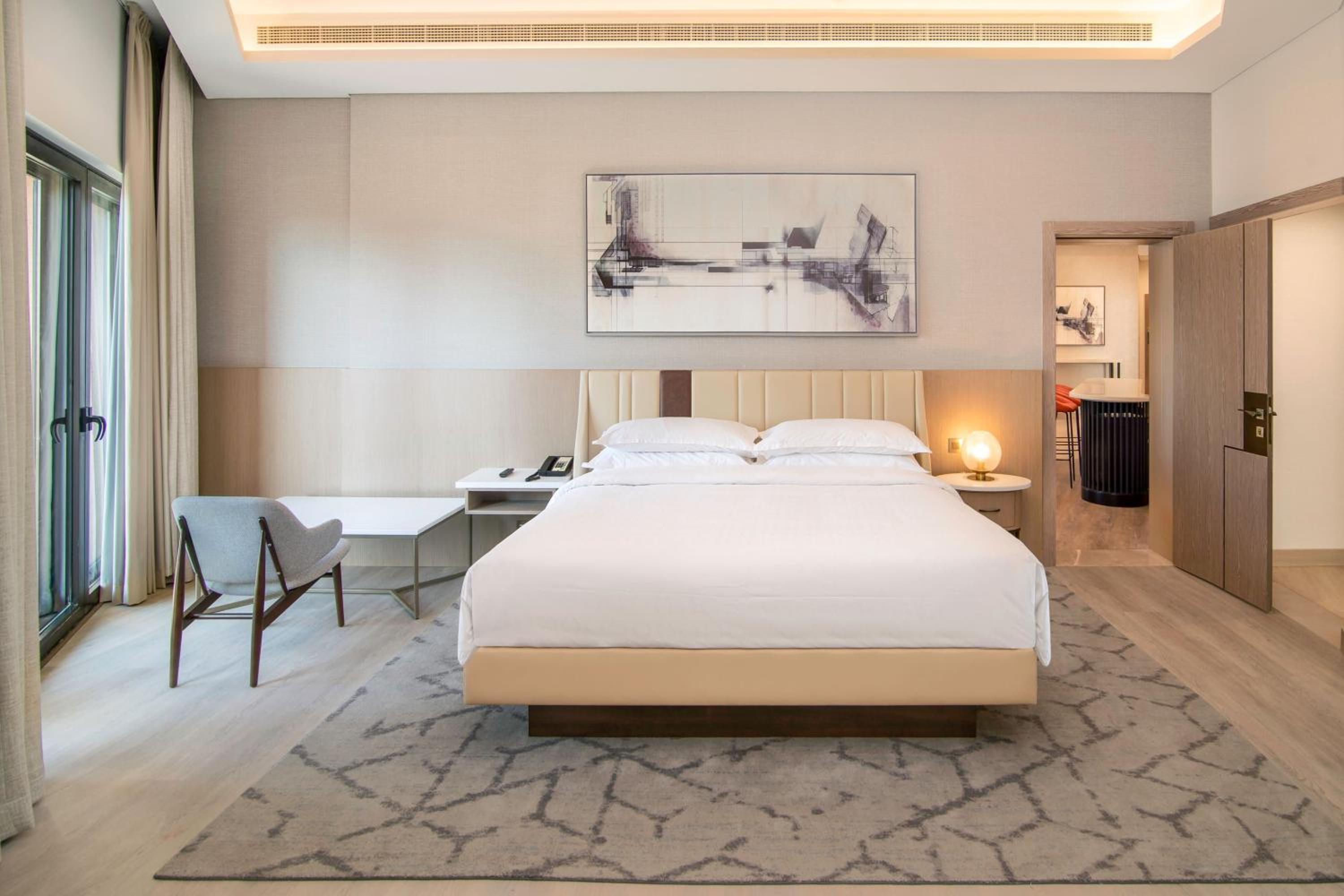 Royal Suite with Club Lounge Access photo 2