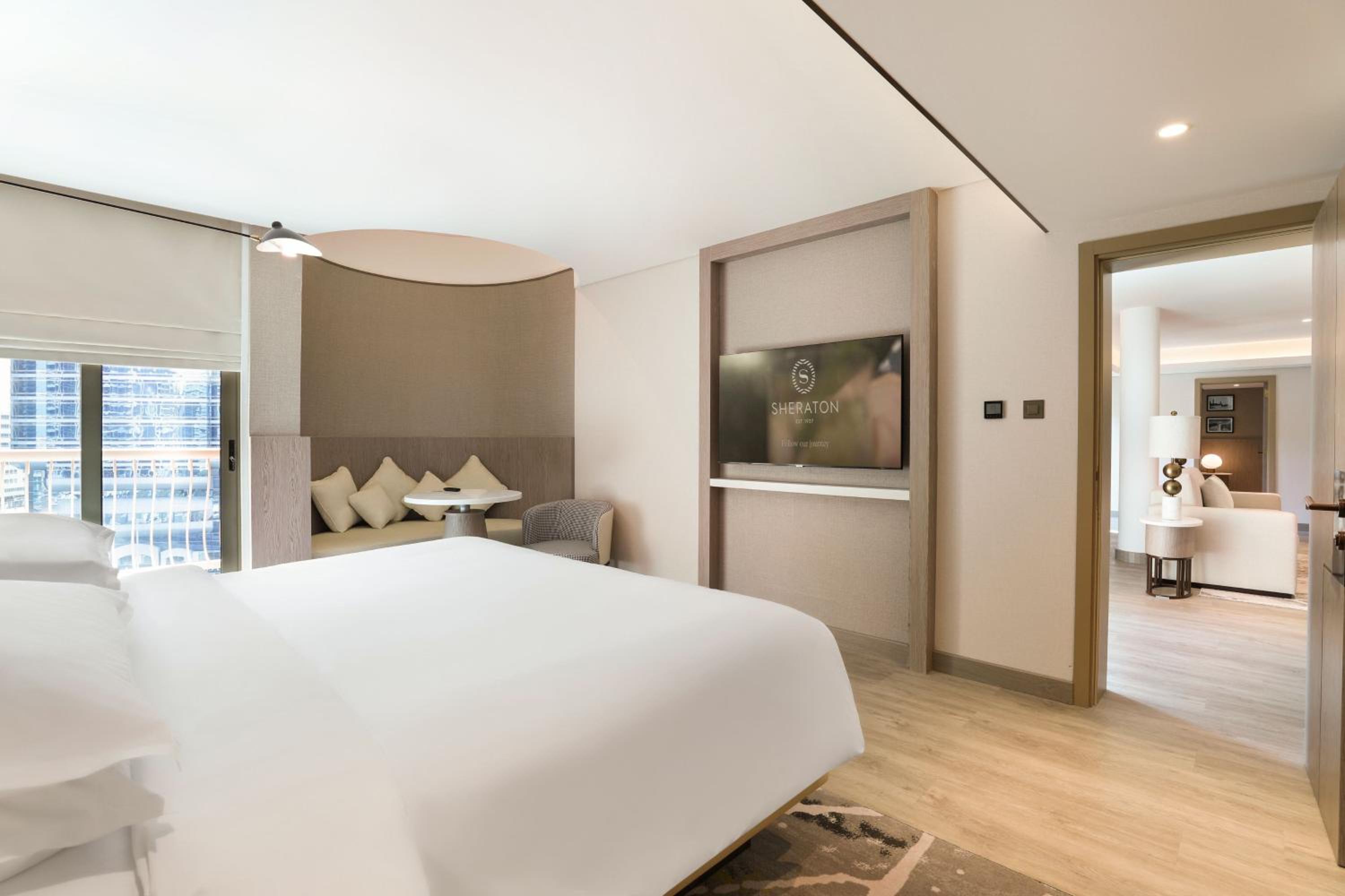 Diplomatic with Club Lounge Access photo 2