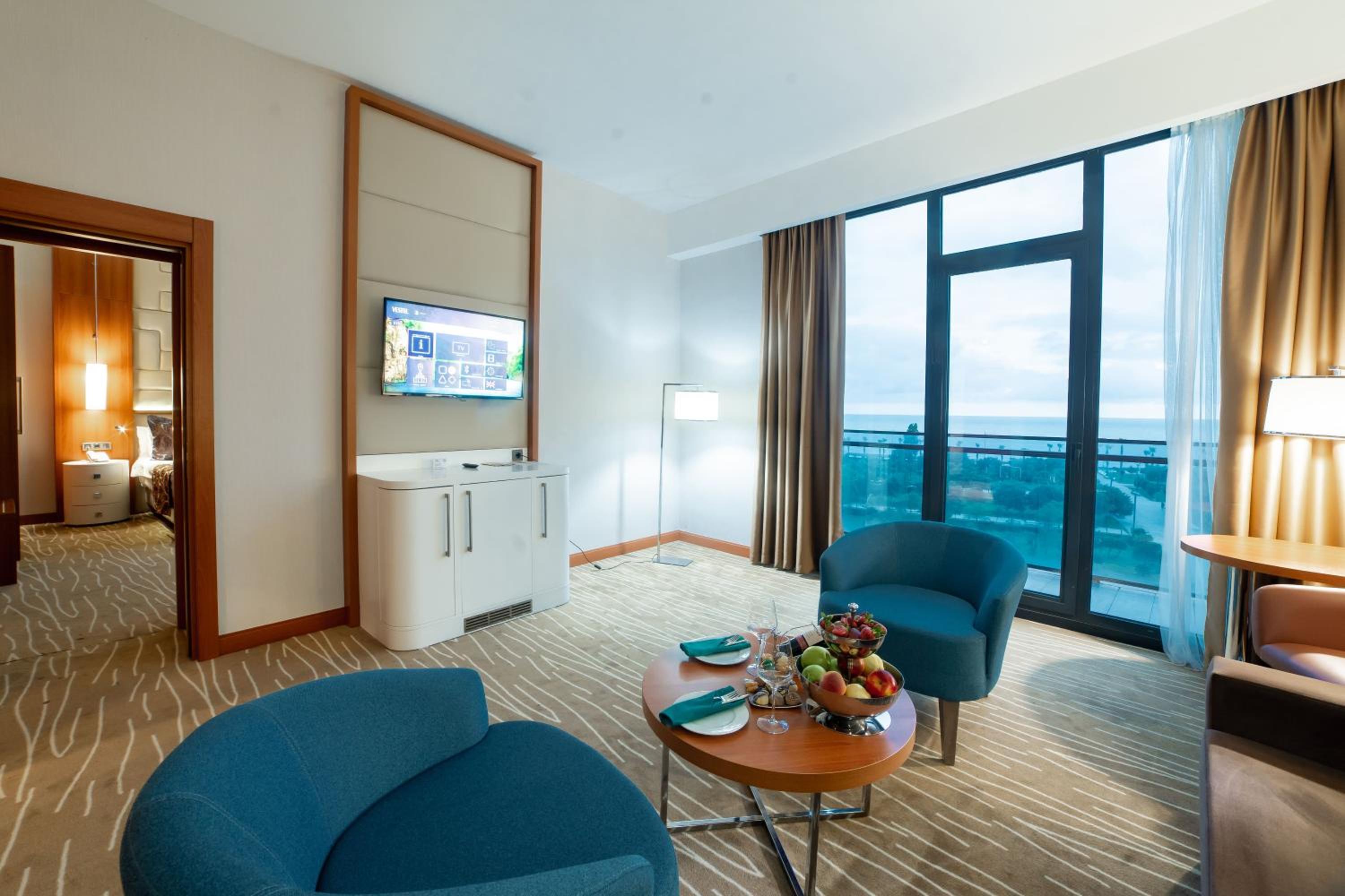 Suite with City View - Photo 5