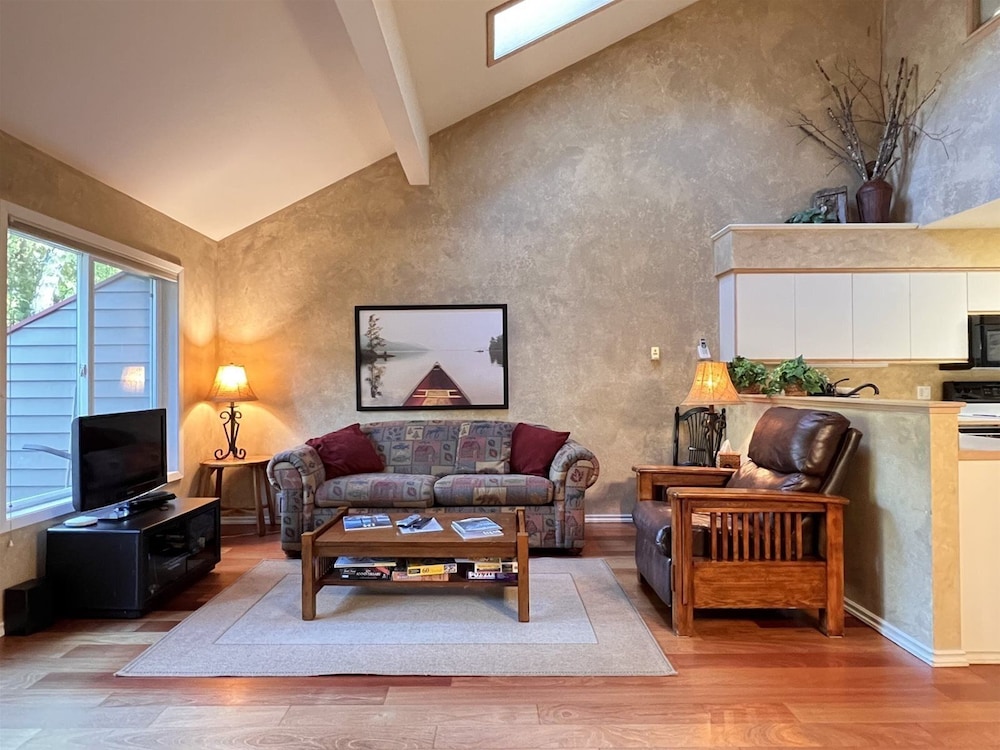Condo (MH209) photo 3