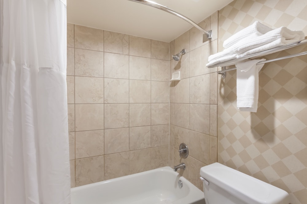 Room, 1 King Bed, Non Smoking, Bay View (Upper Floor) photo 3