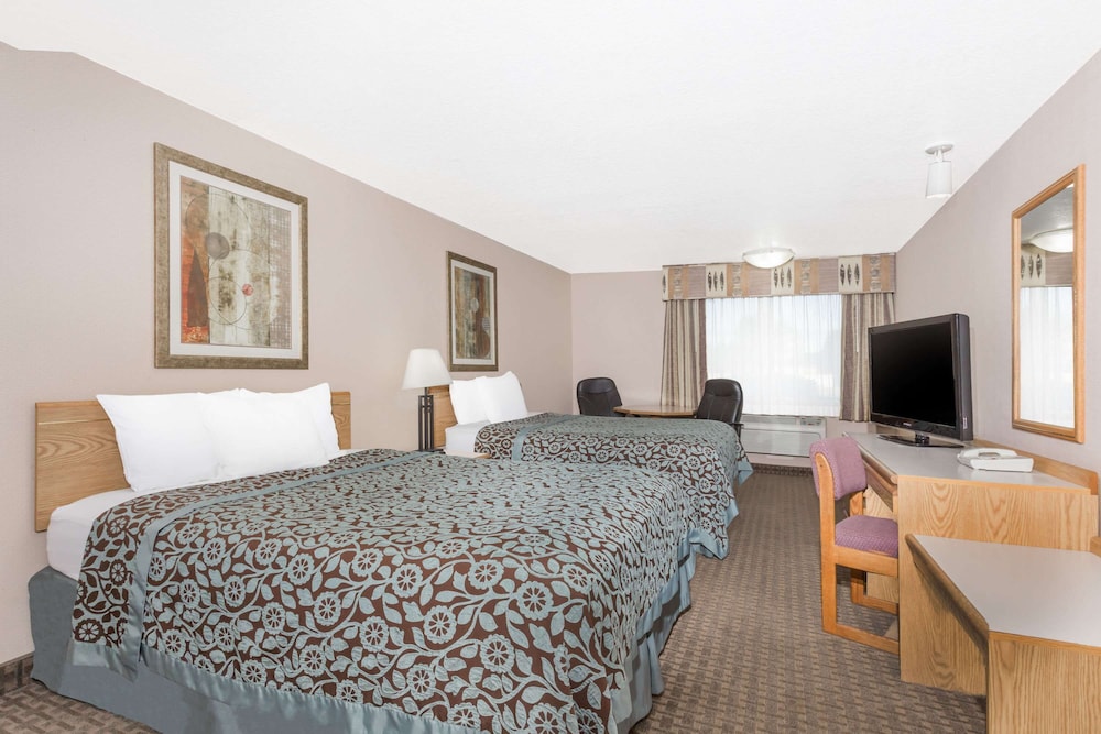 Standard Room, 2 Queen Beds, Non Smoking - Photo 1