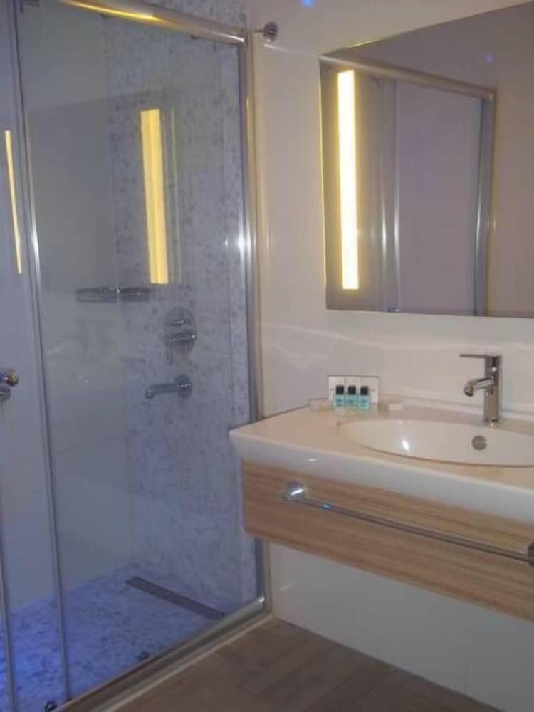 Standard Double or Twin Room photo 3