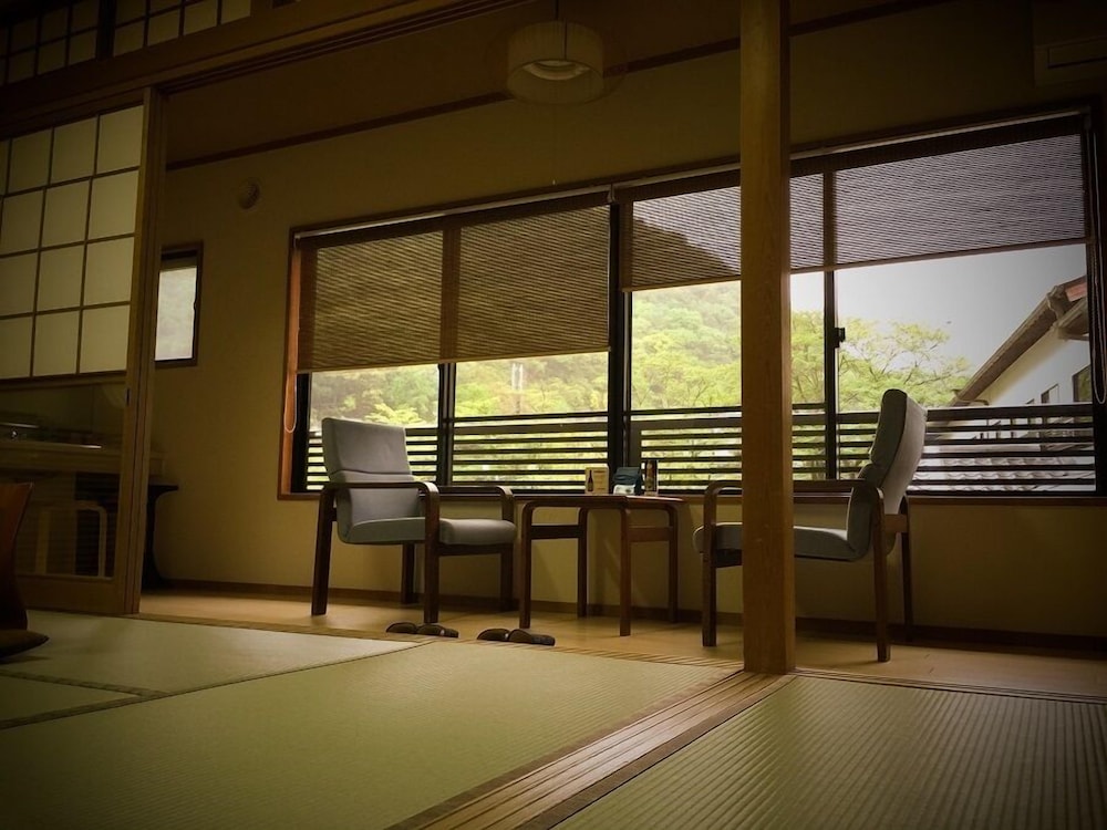 Japanese Tatami Room, Non-smoking (Customer cannot check-in after 9pm)  No Restaurant around Hotel. photo 2