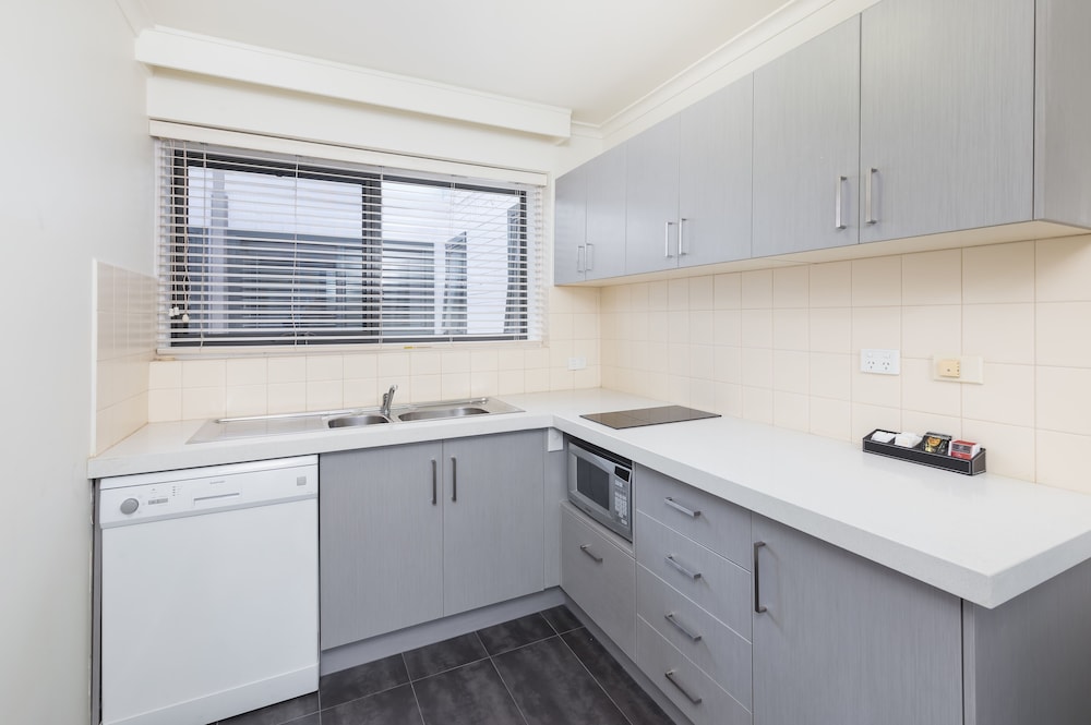 Executive One Bedroom Apartment - Albert Street Building - Photo 3