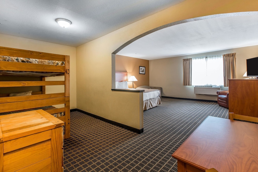 Room, Multiple Beds, Non Smoking - Photo 4