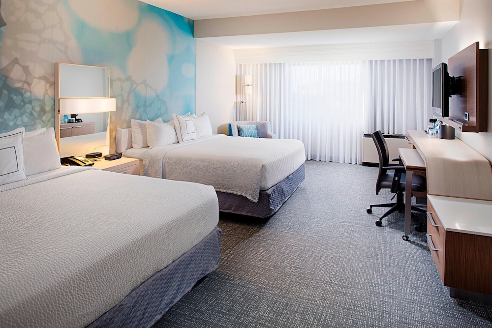 Standard Room, Multiple Beds - Photo 1