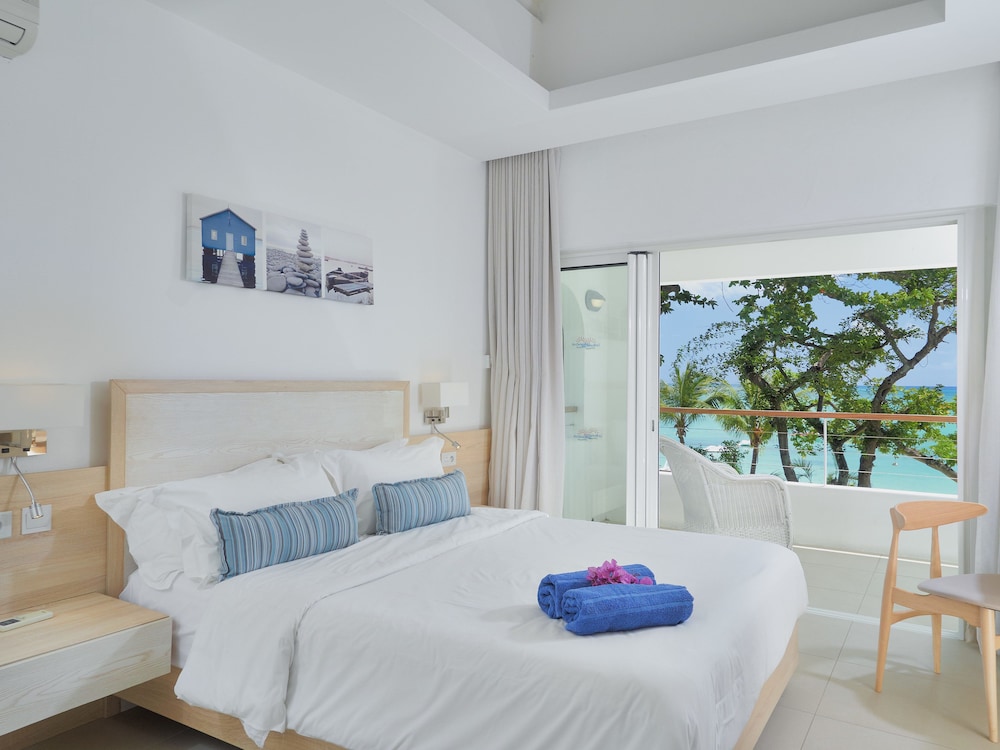 Luxury Villa, 3 Bedrooms, Sea View, Beachfront
